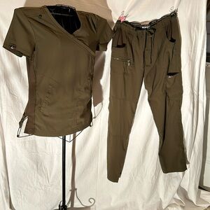 Koi Scrub Set top S, Pants M
